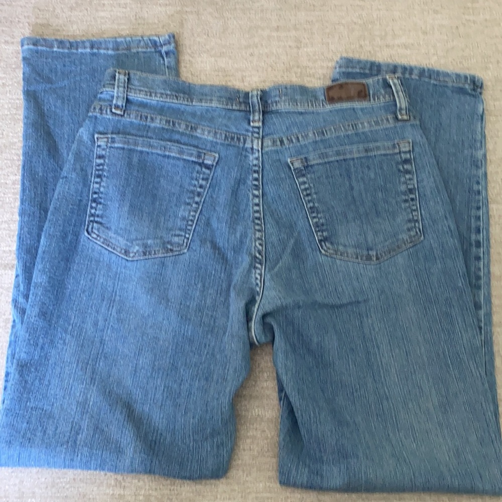 Lee classic fit straight leg at the waist jeans. Size 6P - Picture 2 of 8